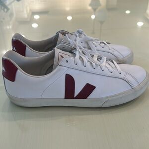 Veja Campo Men’s Sneaker white and Burgundy size 11 US
